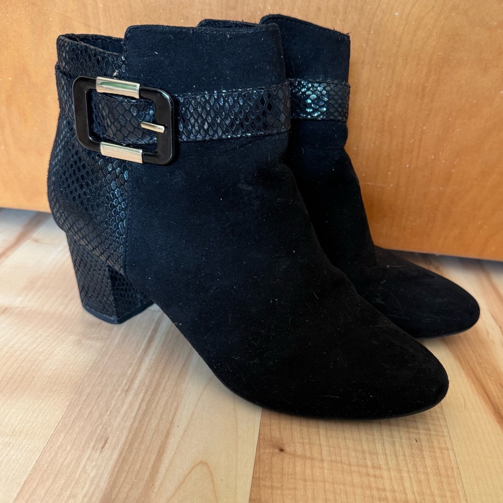 Karen Scott Black Ankle Boots with Textured Strap